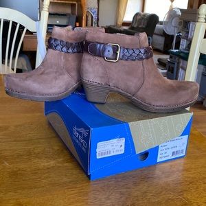 BNIB Dansko boots amber nubuck size 38euro